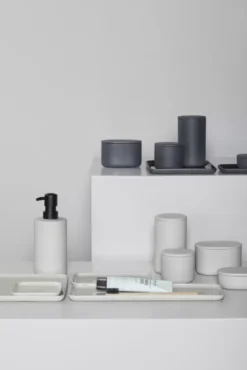 Serax Cose By Bertrand Lejoly Opberger Ovaal Small Beige -Serax x886x886 serax cose zeepdispenser10.jpg.pagespeed.ic .NlJVN3OuS1 1