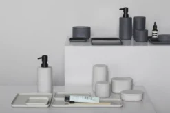 Serax Cose By Bertrand Lejoly Opberger Ovaal Small Donkergrijs -Serax x886x886 serax cose zeepdispenser11.jpg.pagespeed.ic .7r5AcyREug 1