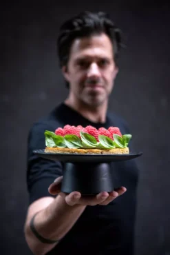 Serax Inku By Sergio Herman Dienblad Medium Ø21 Zwart -Serax x886x886 serax inku dienblad op voet l5.jpg.pagespeed.ic .cF5KwzpOyl 1